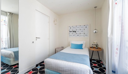 Connecting rooms, 2 bedrooms - Free soft minibar, courtesy tray, Chromecast - Digital press