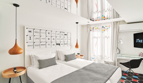 Standard Room with Twin beds - Free soft minibar, courtesy tray, Chromecast - Digital press