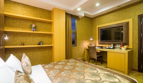 Deluxe Room, 1 Queen Bed, Non Smoking, City View