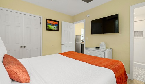 Cottage, 1 Queen Bed with Sofa bed, Kitchen (#01 Waterfront with Tiki Hut)