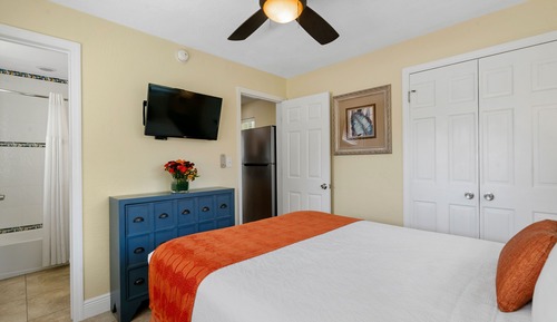Cottage, 1 Queen Bed with Sofa bed, Kitchen (#04 Waterfront with Tiki Hut)