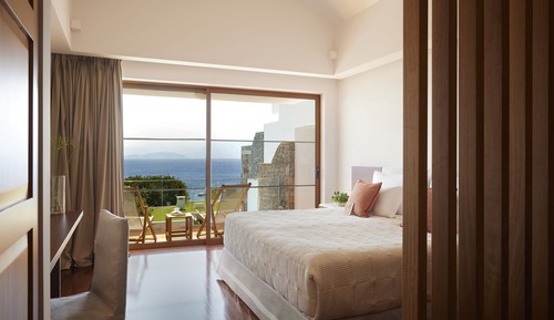 Peninsula Collection Two-Bedroom Suite with Individual Pool