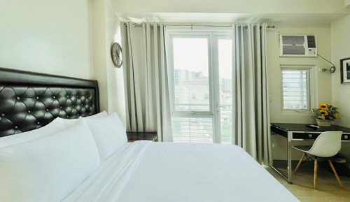 Signature Studio, Pool Access, City View