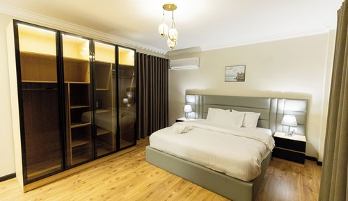 Family Apartment, 5 Bedrooms, Kitchen, Pool View