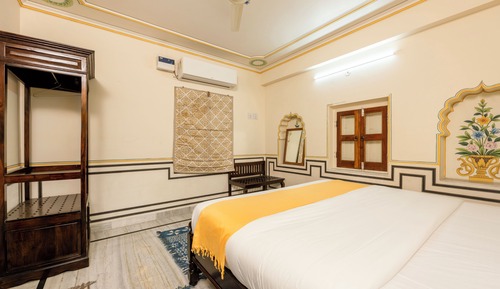 Signature Room