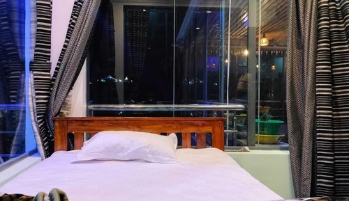 Deluxe Room, Hill View