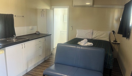 Queen Cabin