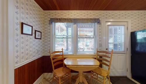 Comfort Room, 1 King Bed, Kitchen