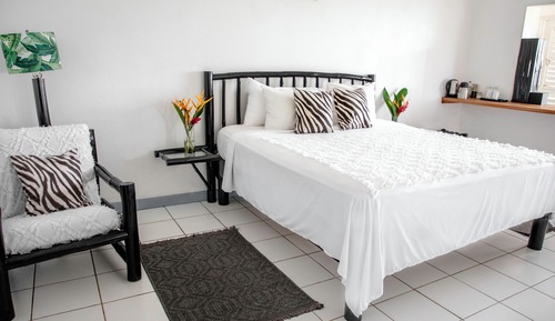 Deluxe Double Room, 1 King Bed, Garden View
