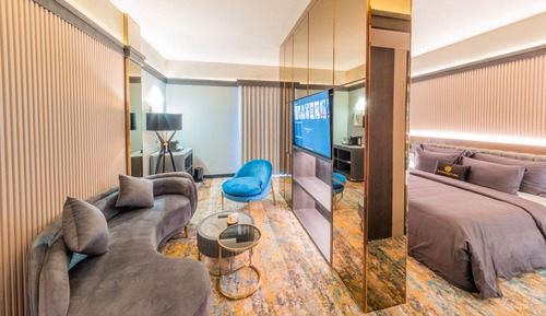 Junior Suite, 1 King Bed, Non Smoking, Balcony