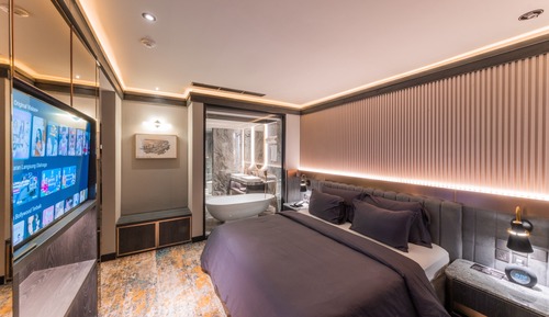 Executive Suite, 1 King Bed, Non Smoking, Balcony