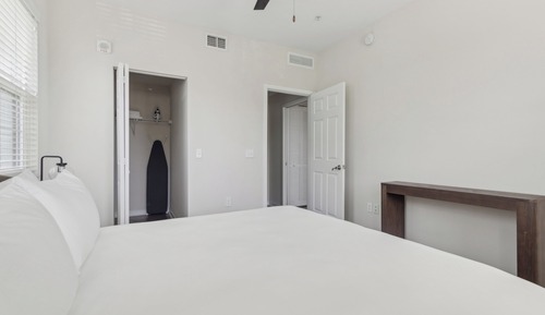 Grand Apartment (Self Check-in with Virtual Front Desk)