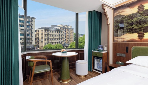 Luxury Room, 1 Queen Bed, Hill View
