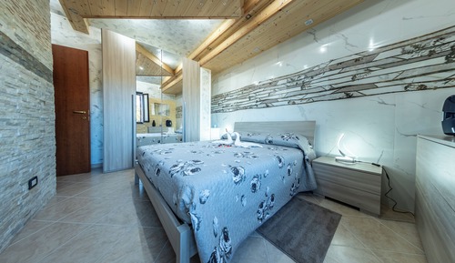 Luxury Apartment, 1 Queen Bed, Mountain View