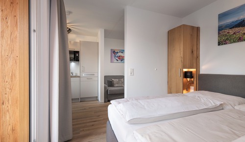 Studio, Balcony