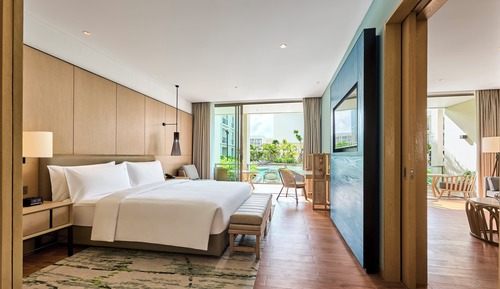 Suite, 1 King Bed, Pool Access
