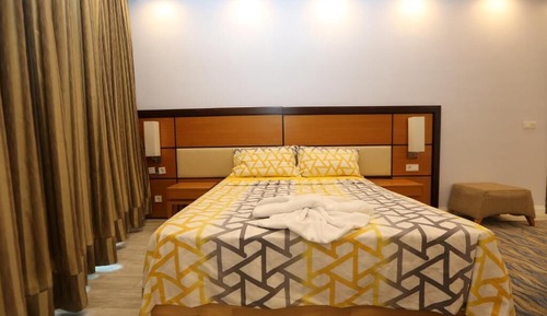 Classic Triple Room, Patio, City View
