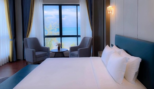 Premier Single Room, 1 King Bed, Ocean View