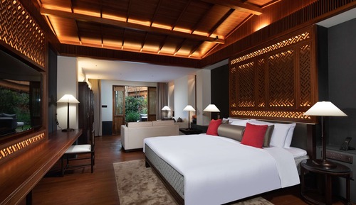 Senior Room, 1 King Bed, Courtyard View