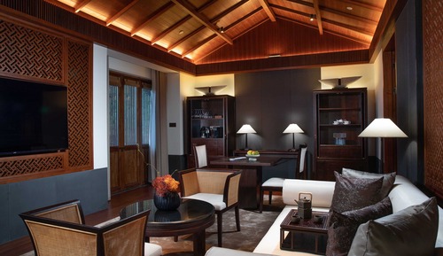 Luxury Room, 1 King Bed, Courtyard View