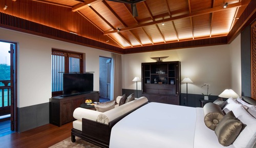 Superior Room, 1 King Bed, Courtyard View