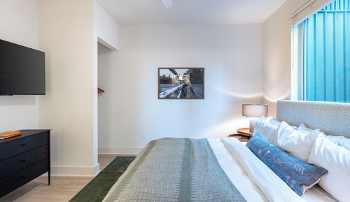4 Bedrooms Bachelor Suite
