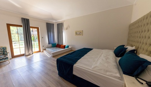 Deluxe Room with King Size Bed, Garden View