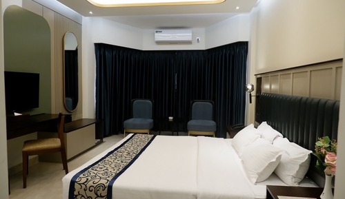 Honeymoon Suite