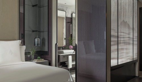 Premier Room, 1 King Bed, City View