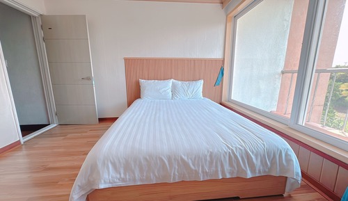 Room, 1 Queen Bed, Non Smoking, Garden View