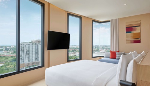 Basic Room, 1 King Bed, Corner