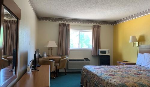 Luxury Studio Suite, 1 King Bed, Non Smoking