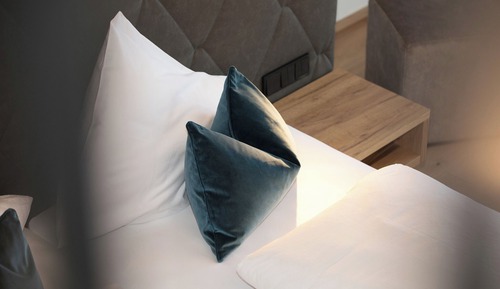 Single Room, Mountain View