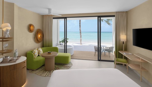 Panoramic Room, 1 King Bed, Jetted Tub (Mirage)