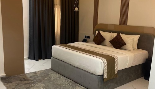 Executive Suite, 1 King Bed, Non Smoking, Private Bathroom