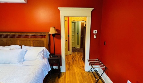 Signature Room, 1 King Bed, Non Smoking