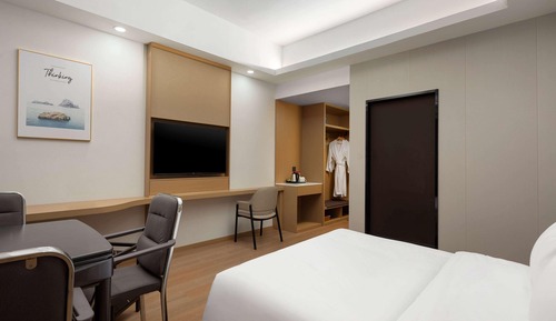 Room, 1 Queen Bed, Non Smoking (Mahjong)