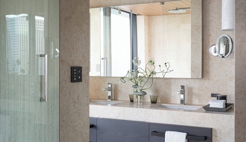 Premier Corner Suite