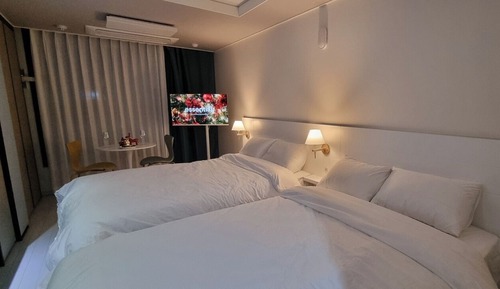 Mia Suite