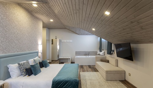Romantic Studio