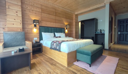 Grand Room, 1 Queen Bed, Patio, Mountain View