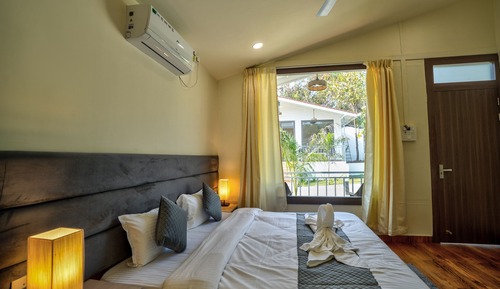 Deluxe Cottage, Pool View