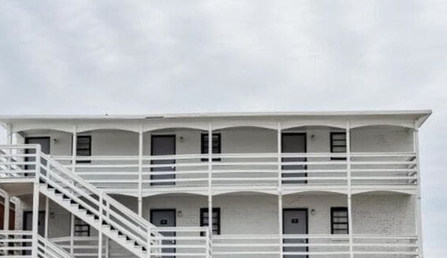 OCEAN FRONT with 2 Queen Beds, Full Kitchen, Ground Level