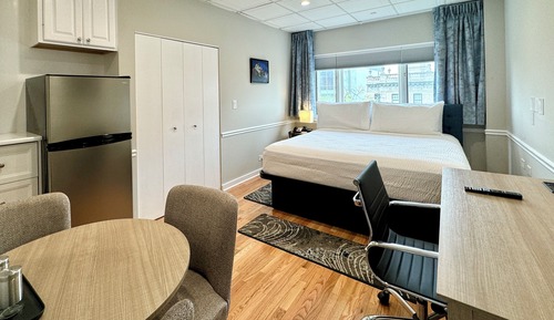 Studio Suite, 1 King Bed, Kitchen (Washer/Dryer)