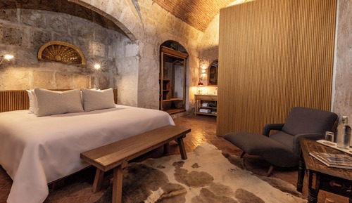 Deluxe Studio Suite, Courtyard View