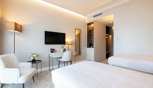 Comfort Room, Balcony