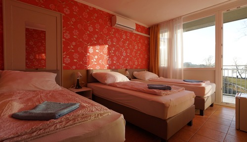 Comfort Triple Room