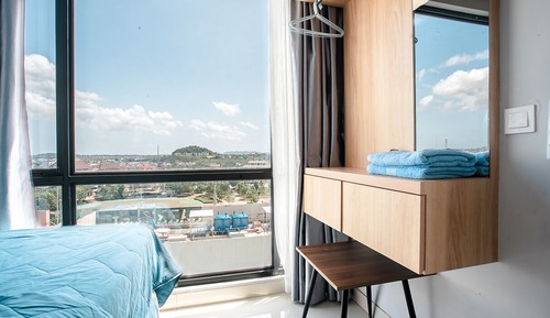 City Apartment, 2 Bedrooms, City View, Corner