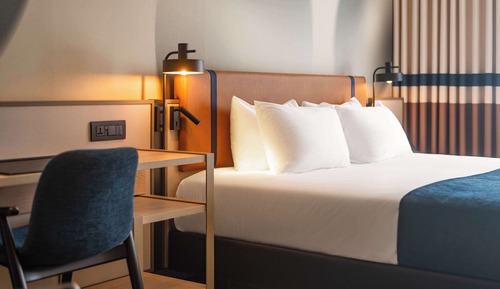 Deluxe Room, 1 King Bed, Non Smoking, Balcony