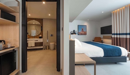 Deluxe Room, 1 King Bed, Accessible, Balcony